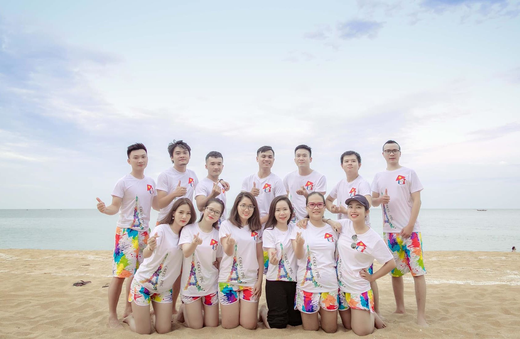 Những Mẫu Đồng Phục Đi Biển Cho Hội Nhóm